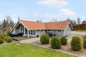 Well-Maintained Holiday House For 8 People With A Spa Bath Near Ebeltoft in Ebeltoft